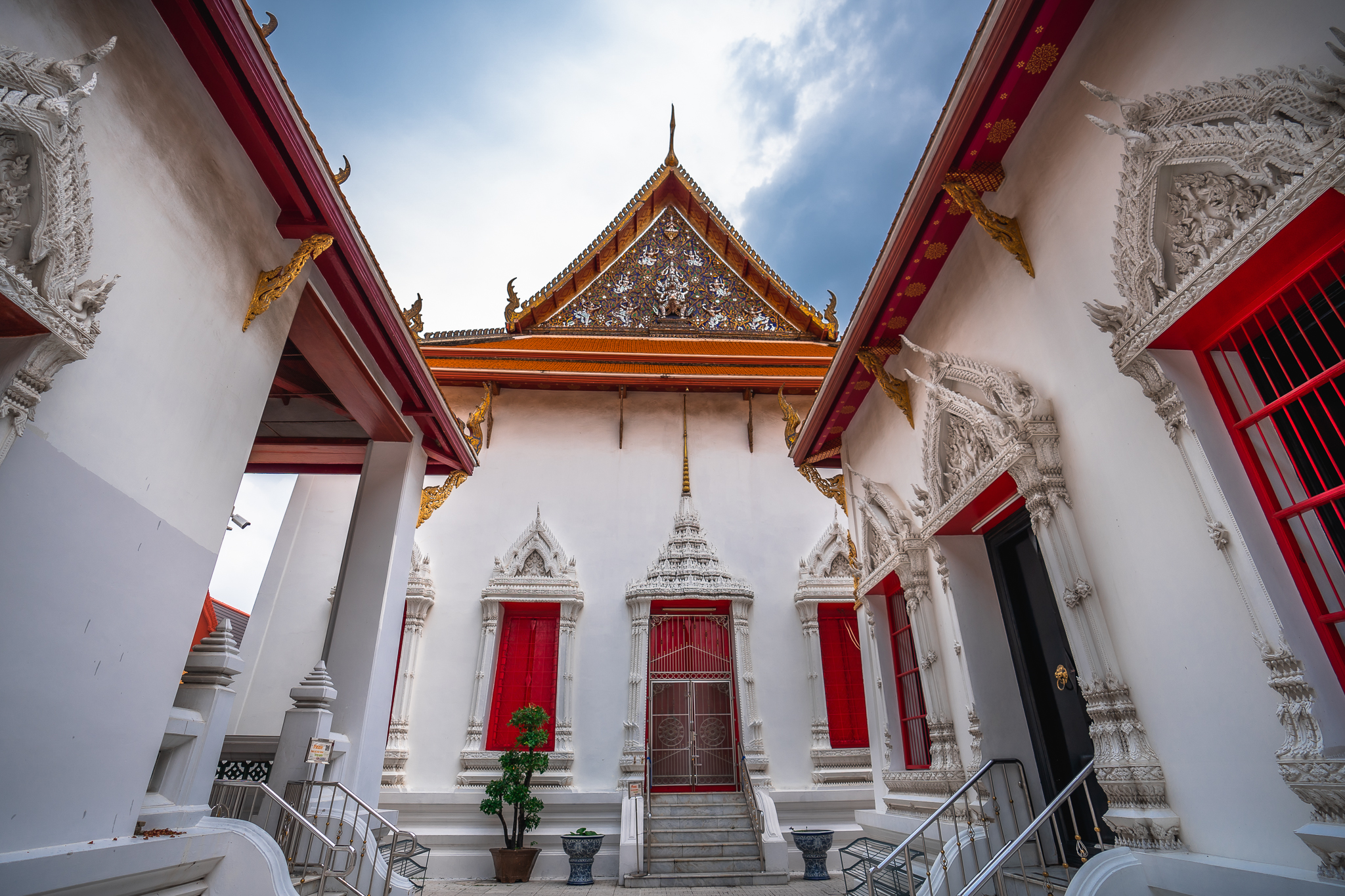 WAT MAHATHAT BANGKOK THAILAND